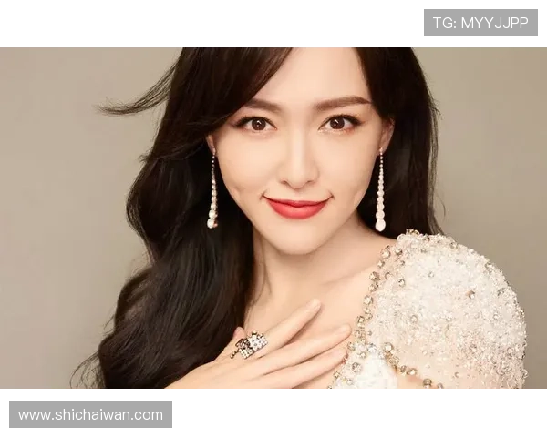 她用演技点亮荧屏，唐嫣的电视剧世界，总有一束光为你而来